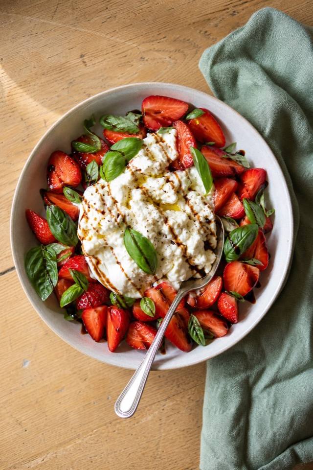 Salade fraises-burrata